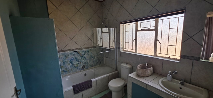 4 Bedroom Property for Sale in Flamwood North West